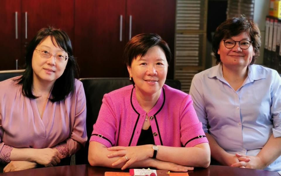 Prof. Fu (right) and Dr. Ip (left) were both doctorate students of Prof. Nancy Ip (middle). The trio has been working together for more than 20 years to investigate early brain degeneration.